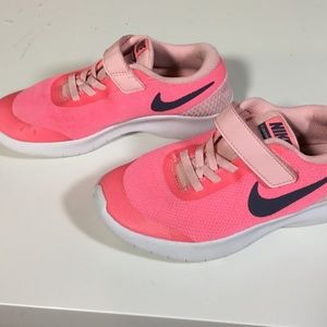 Nike Flex Exp. Runner 7 size 1Y